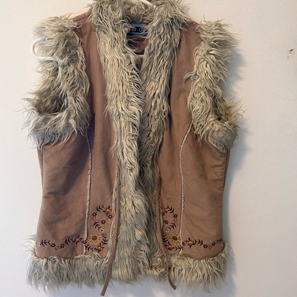 Cozy Sherpa Patterned Vest - Picture 5 of 6